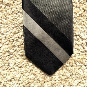 Vintage 60s Lago Di Como Gray Black Stripe Pattern Skinny Tie