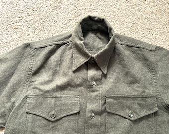 Camisa militar de franela verde oliva vintage de los años 60, talla 15 1/2 - 34