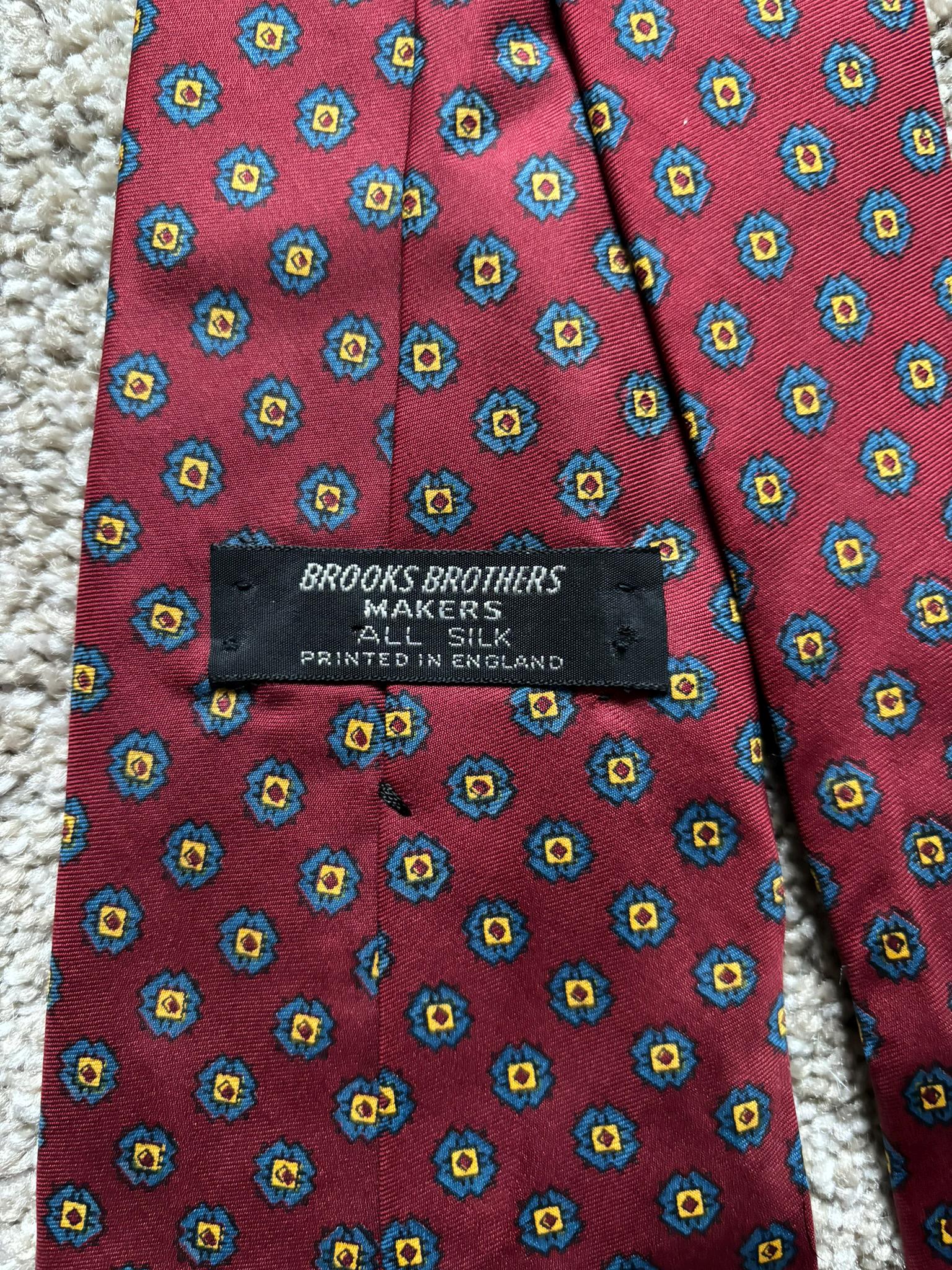 Cravate Brooks Brothers pure soie rouge avec diamant bleu géométrique