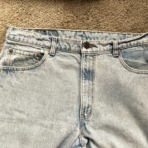Vaqueros Levi&#39;s 550 vintage de los años 90 con lavado claro, 36 x 30