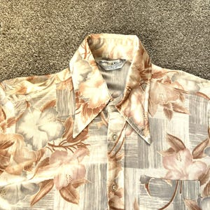 Vintage 70s Fashion Knits Beige Floral Print Disco Shirt Medium