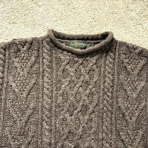 Maglione da pescatore a collo alto in lana irlandese a trecce marrone vintage Doogan Donegal, grande