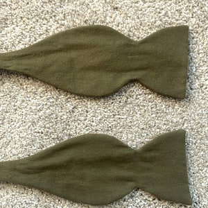 Vintage 70s Solid Olive Green Wool Bowtie
