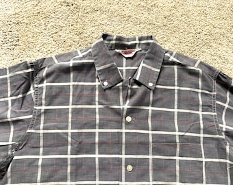 Camisa vintage Fleetline de los años 50 con cuello de lazo, botones y cuadros grises, blancos y rojos, talla mediana