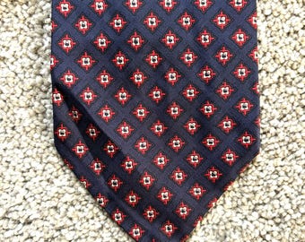Gravata vintage Brooks Brothers azul vermelho branco com padrão geométrico dos anos 70