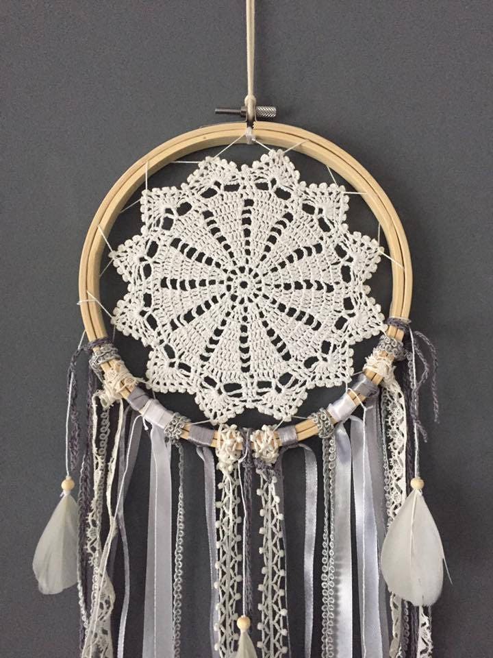 Attrape-Rêves Gris et Blanc 3 Plumes en Porcelaine