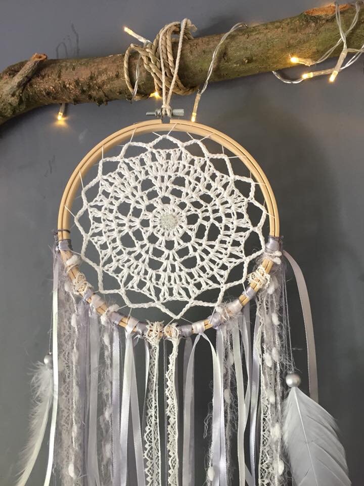 Attrape-Rêves Gris et Blanc, Tissage Crocheté Fait Main, Unique