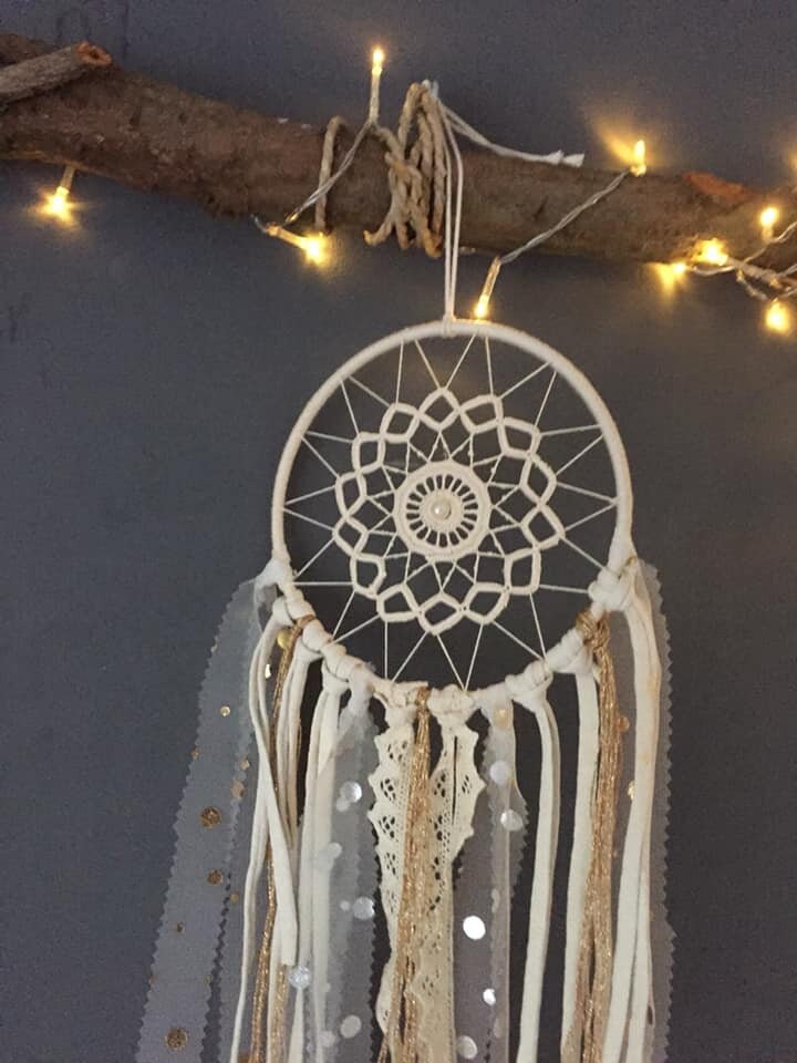 Attrape-Rêves Écru et Doré avec Dentelle en Coton