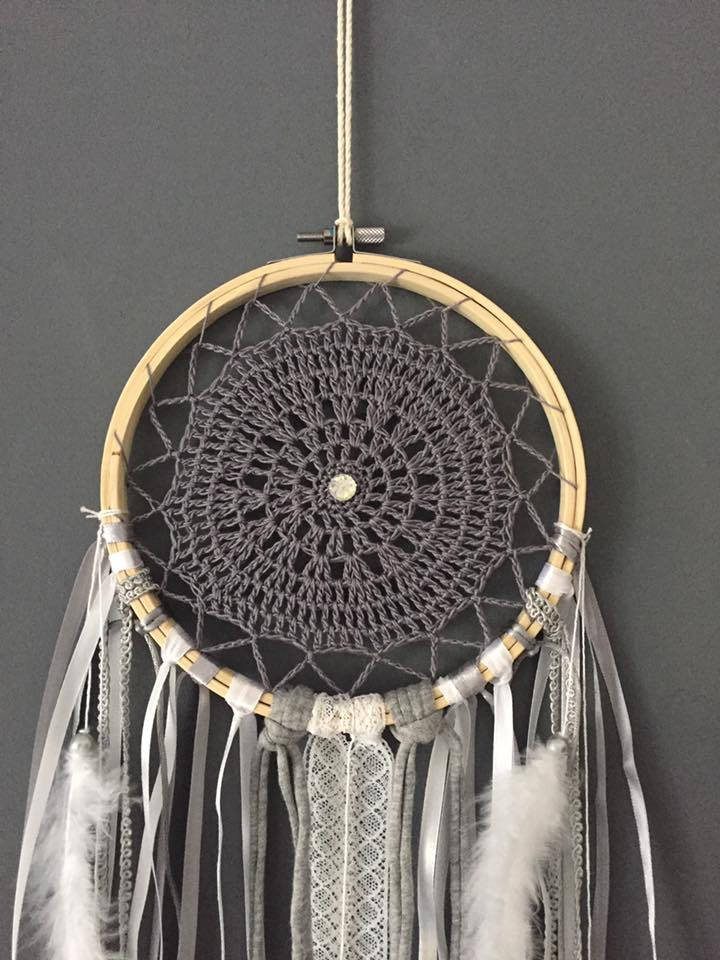 Attrape Rêves Tissage Crochet en Gris et Blanc