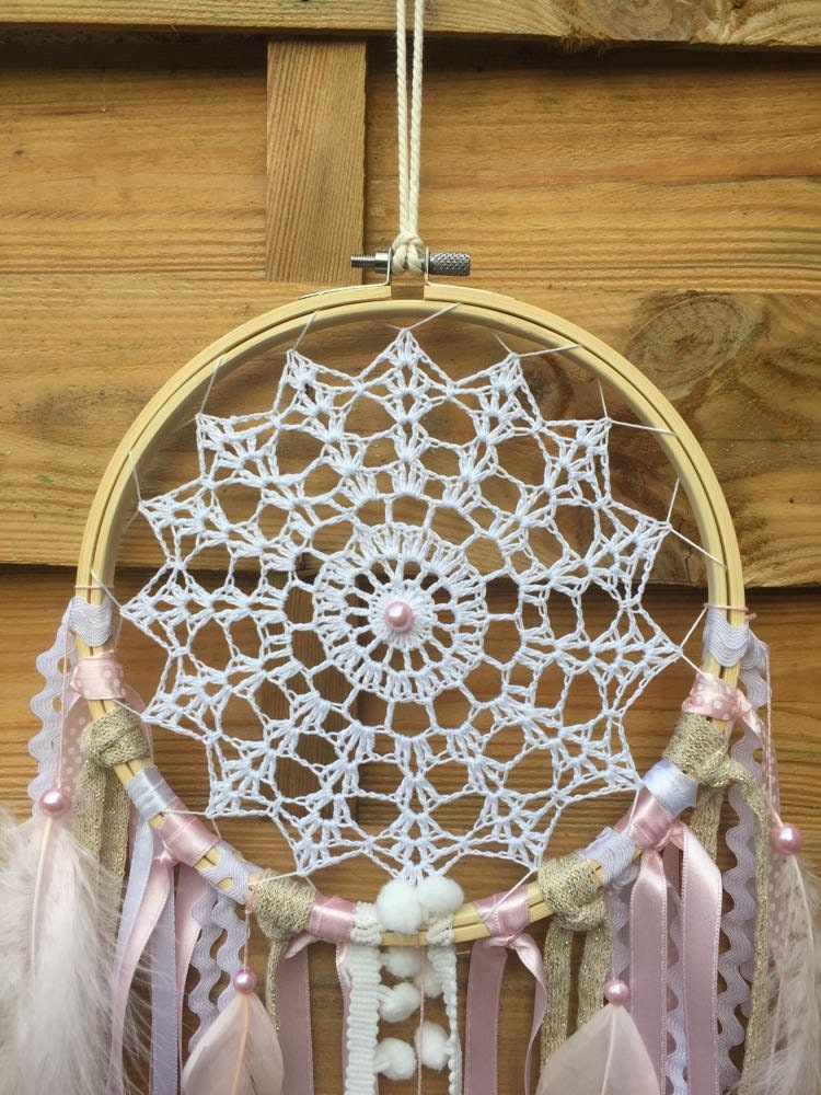 Attrape-Rêves Dans Les Tons de Blanc, Rose Poudré, Doré avec Perles en Verres