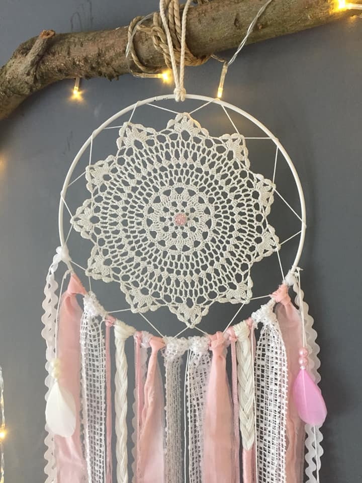 Attrape-Rêves Fait Main en Rose et Blanc