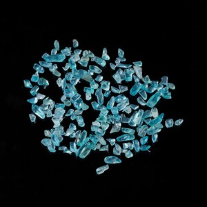 X   Natural Apatite Chip Beads Undrilled 560pcs/50g  KT8