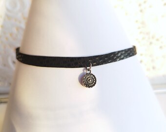 Collana girocollo in pelle scamosciata nera strati vintage