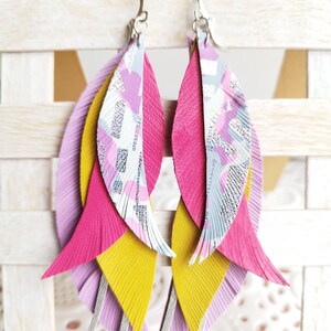 Boucles d&#39;oreilles plumes en cuir bohème : grandes boucles d&#39;oreilles roses et jaunes