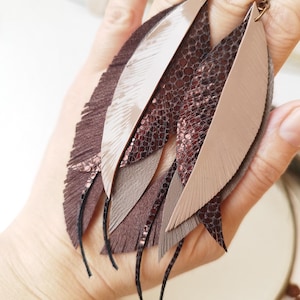 Boucles d&#39;oreilles plumes en cuir marron : pendantes bohèmes bohèmes