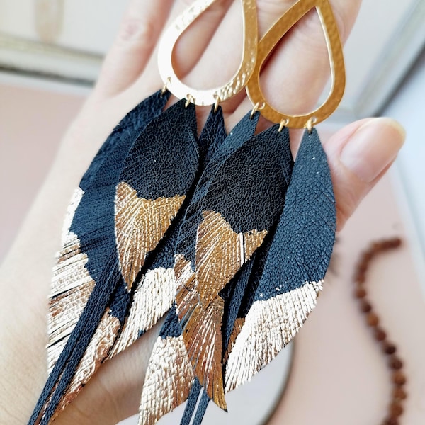Boucles d'oreilles plumes en cuir noir : boucles d'oreilles feuille bohème feuille d'or