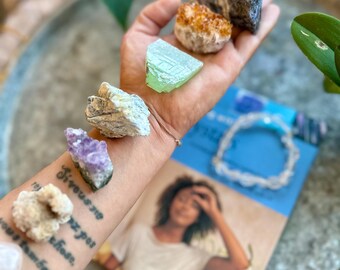 Healing Crystals Gift Set: Book, Stones and Bracelet