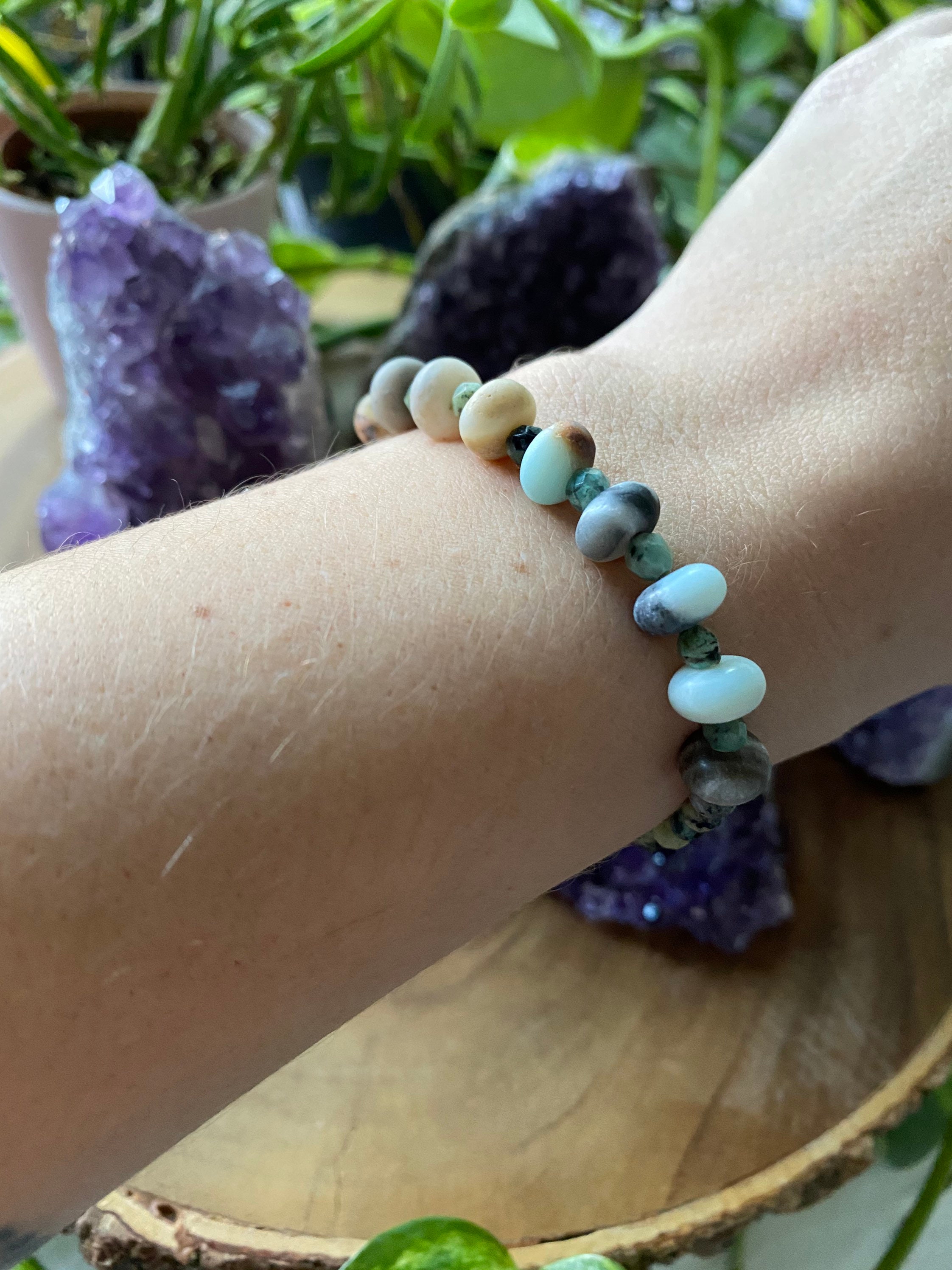Bracciale elasticizzato con perline con pietre preziose turchese africano