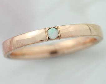 Opal-Ring, Opal Ehering. Rose gold Opal Ring. Ehering. Zierliche Opal-Ring.