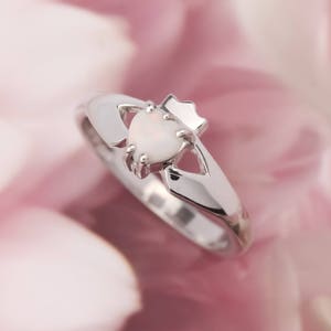 Real Irish Opal Claddagh Ring, ladies claddagh with a beautiful opal gem. Opal ring. Opal engagement ring. Irish ring.