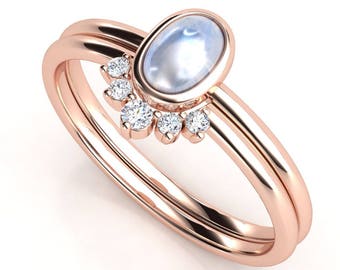 Moonstone ring. Oval shape moonstone. Diamond ring. Stack rings. Moonstone and diamond ring. Rose gold ring. Moonstone engagement ring.