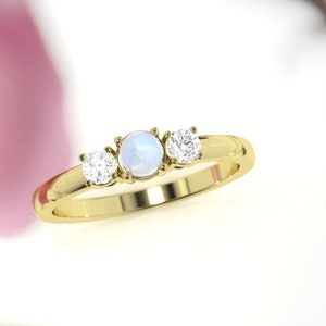 Anneau de pierre de lune. Bague de fiançailles en pierre de lune. Bague pierre de lune et diamants. 14K / 18K / Platine.