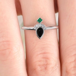 Smaragd Ring. Smaragd und Onyx-Ring. Art-Deco-Verlobungsring. Diamant-Ring. Verlobungsring.