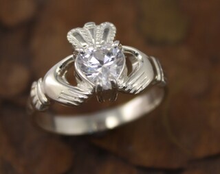 Silverly – Anello Claddagh In Argento 925 Con Zirconi Cubici, Gioiello Tradizionale Irlandese, Largo 9 Mm, Con Panno Lucidante