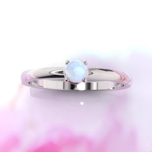 Anillo de piedra de luna. Anillo de compromiso de piedra lunar. Anillo de promesa de piedra lunar. Anillo de bodas. Delicado anillo minimalista moderno.