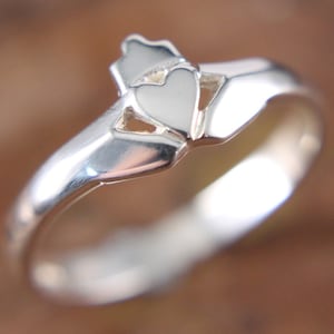 Claddagh ring, ladies contemporary claddagh ring. Available in fine sterling silver, 10K, 14K or platinum.