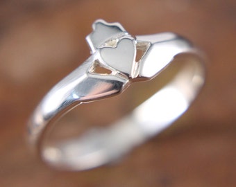 Claddagh ring, ladies contemporary claddagh ring. Available in fine sterling silver, 10K, 14K or platinum.