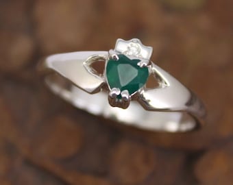 Claddagh ring. Green Agate gemstone and diamond contemporary Claddagh Ring. 9K, 14K, 18K, Platinum or sterling silver.