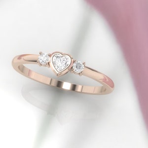 Diamond ring. Engagement ring. Diamond heart ring. Dainty ring. 14K/ 18K / Platinum.