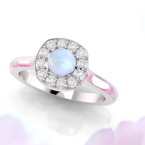 Bague de fiançailles en pierre de lune. Bague pierre de lune et diamants. Disponible en 14K / 18K jaune, rose, blanc ou platine.