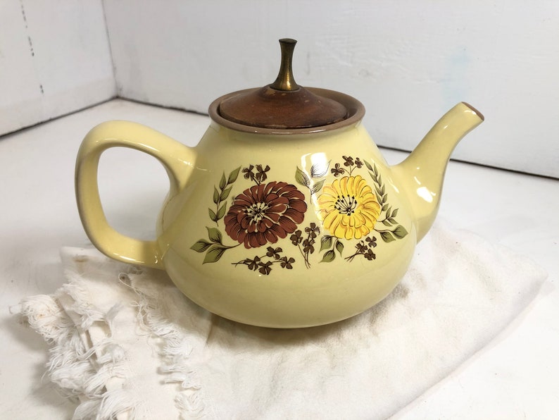 Vintage Taylor Smith /& Taylor Design Indian Summer Teapot with Wood Lid Yellow Floral Cottagecore