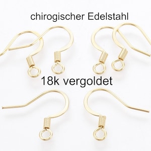 Könnte beinhalten: Fünf vergoldete Ohrhaken aus Chirurgenstahl. Die Haken sind 18 Karat vergoldet und haben einen Federschluss.