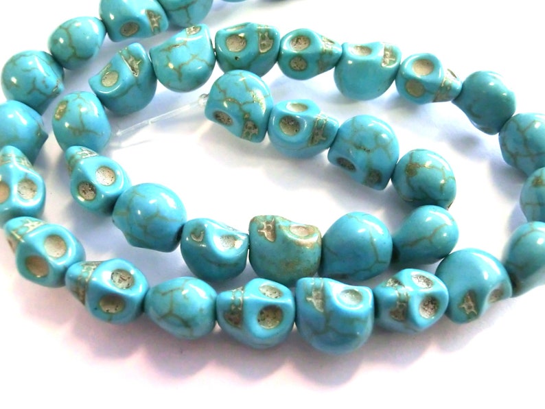 Skull Color turquoise 10 x 8 mm Stone Beads 1 Strand Skull Skull to thread image 1