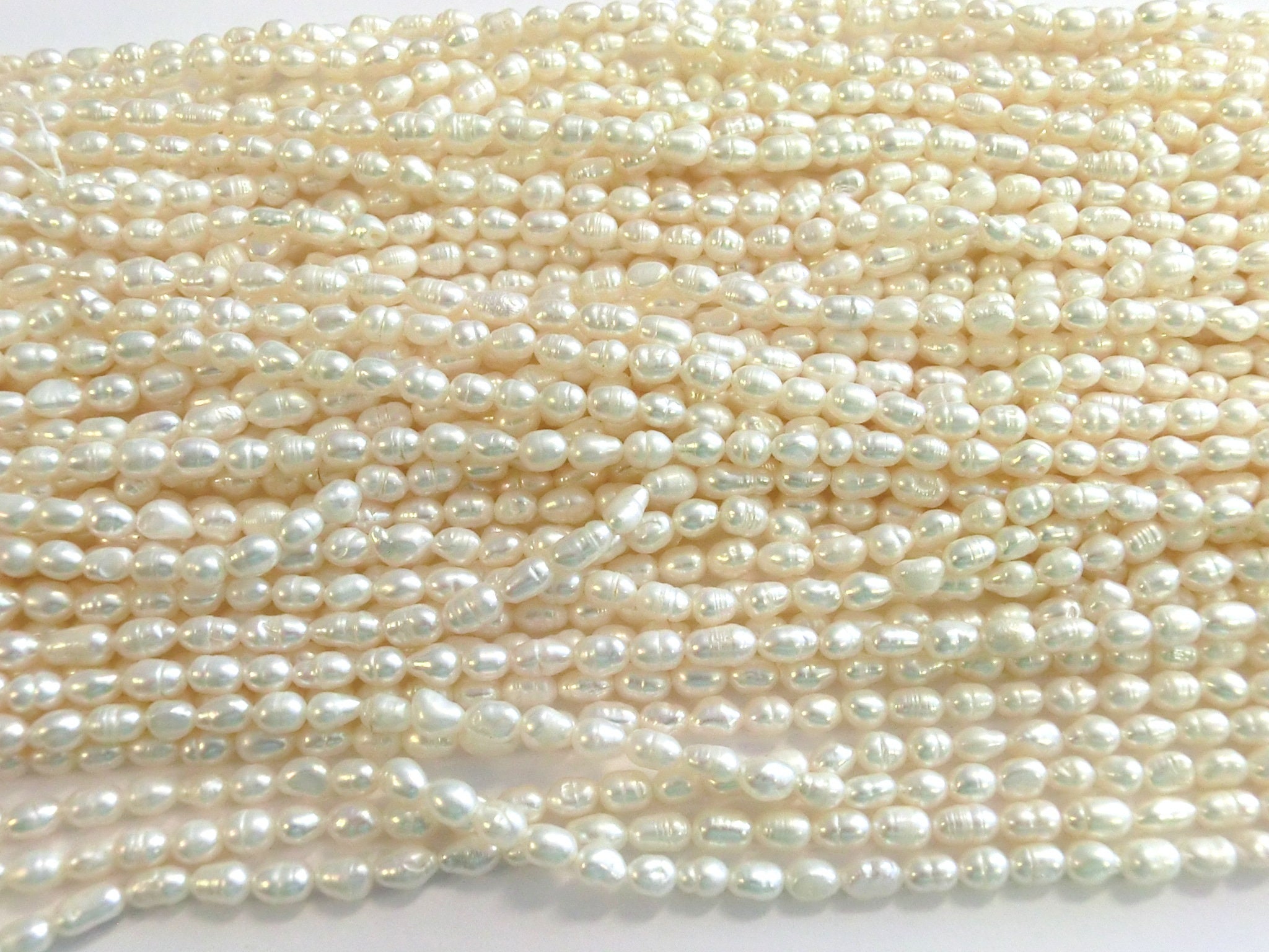 FRESHWATER PEARLS cream white ca. 4,5-5x6,5-7,5 mm Strand pearls cult…