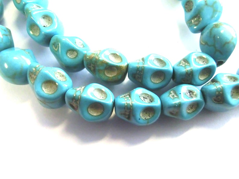 Skull Color turquoise 10 x 8 mm Stone Beads 1 Strand Skull Skull to thread image 3