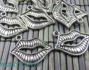 10 Pendentifs Bouche Lèvres Charmes Couleur Antique Argent #S430