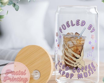 Kpop inspirierte Sipper Glastasse, Kpop Fan Trinkgefäß, koreanisches Musik Geschenk, Kpop Becher, Kpop Merch, BTS Fan Geschenk