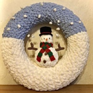 Christmas Wreath CROCHET PATTERN Snowman
