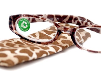 May include: Brown and white leopard print reading glasses with a matching case. The glasses have a +2.75 lens strength and a 14 mm bridge size. The case has a green label that says "This product is recyclable."