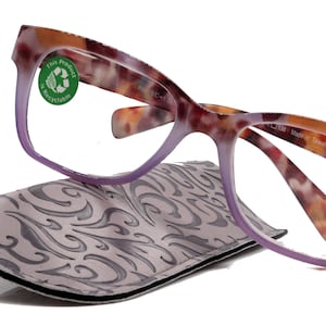 Aya, (premium) leesbril, high-end fashion reader, +1,25 tot +4 loepen, (paars en bruin schildpad) vierkant montuur. New York Fifth Avenue.