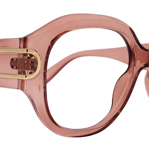 Puede incluir: Gafas rosas translúcidas de gran tamaño con un diseño de montura redondeada. Las gafas presentan detalles dorados en las patillas y bisagras. Las lentes son transparentes y el estilo general es retro.
