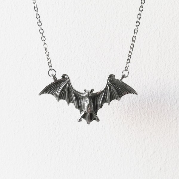 Collier de chauve-souris, décolleté gothique, collier en acier inoxydable, bijoux gothiques, cadeaux gothiques, pendentif chauve-souris, breloques de chauve-souris, collier de chauve-souris argentée, cadeaux