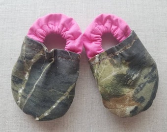 Girl Camouflage Crib Shoes 6-12 Month Size