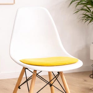 Padded rPET felt cushion suitable for Vitra and Herman Miller Eames Fiberglass & Plastic Sidechair DSW, DSR, DSX - version without armrests!