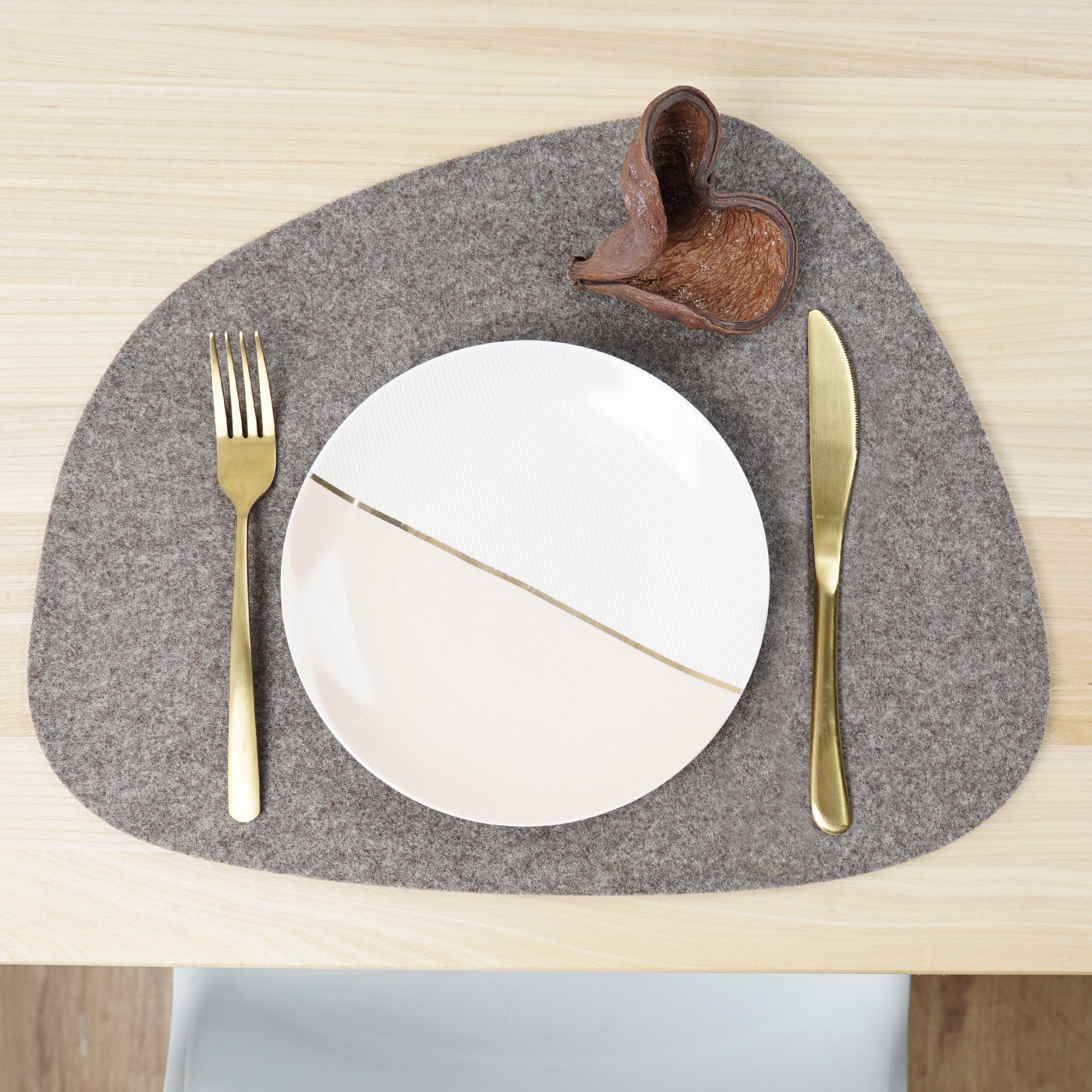 FILU Tovagliette In Feltro 100% Poliestere - Set Da 4 Pezzi Rotondi, Diametro 35 Cm, Colore Verde Chiaro, Lavabili