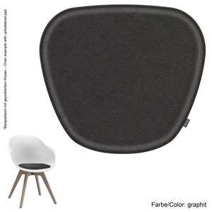 May include: A gray felt chair cushion with a stitched edge. The cushion is shown on a white chair with wooden legs. The text "feltd." is visible on the cushion. The text "Farbe/Color: graphit" is visible below the chair.